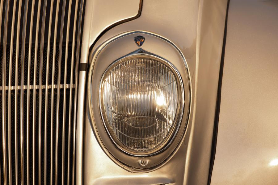 Детали экстерьера DeSoto Airflow Coupe (SE) 1934 года  (фото 20 из 42)